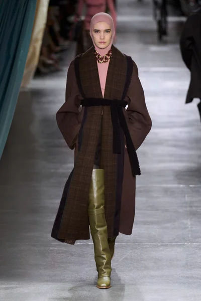 Look 48